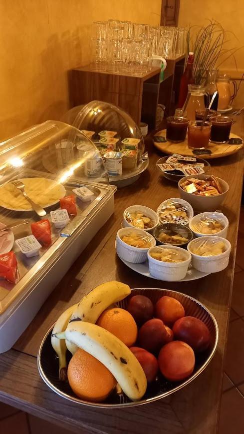Hotel De La Halle Nolay  エクステリア 写真