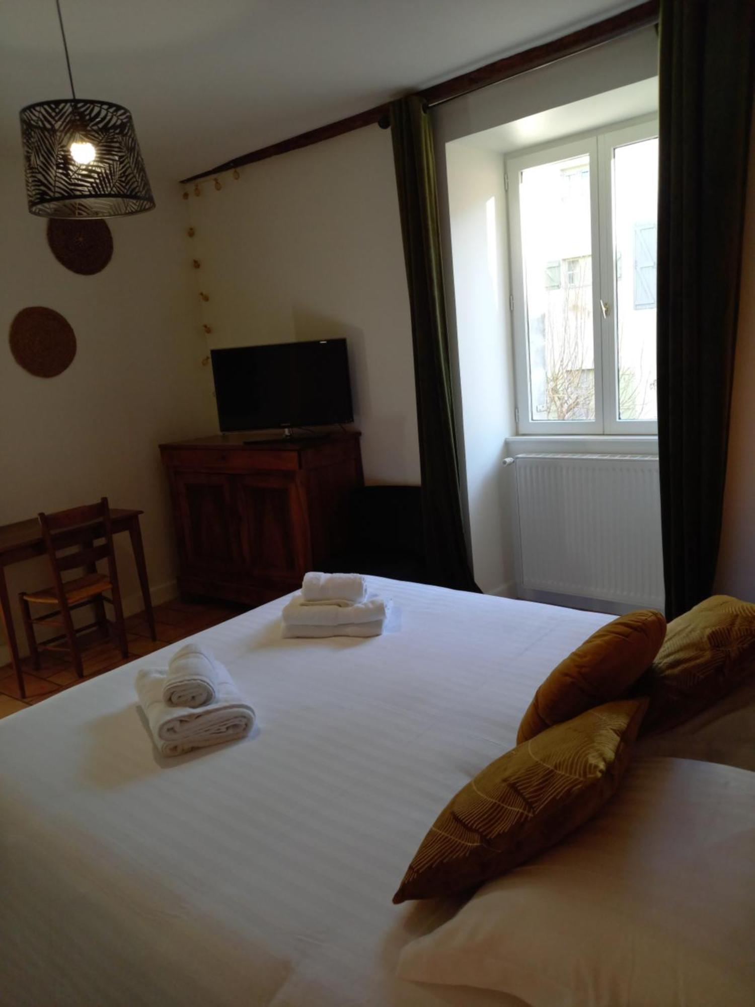 Hotel De La Halle Nolay  エクステリア 写真