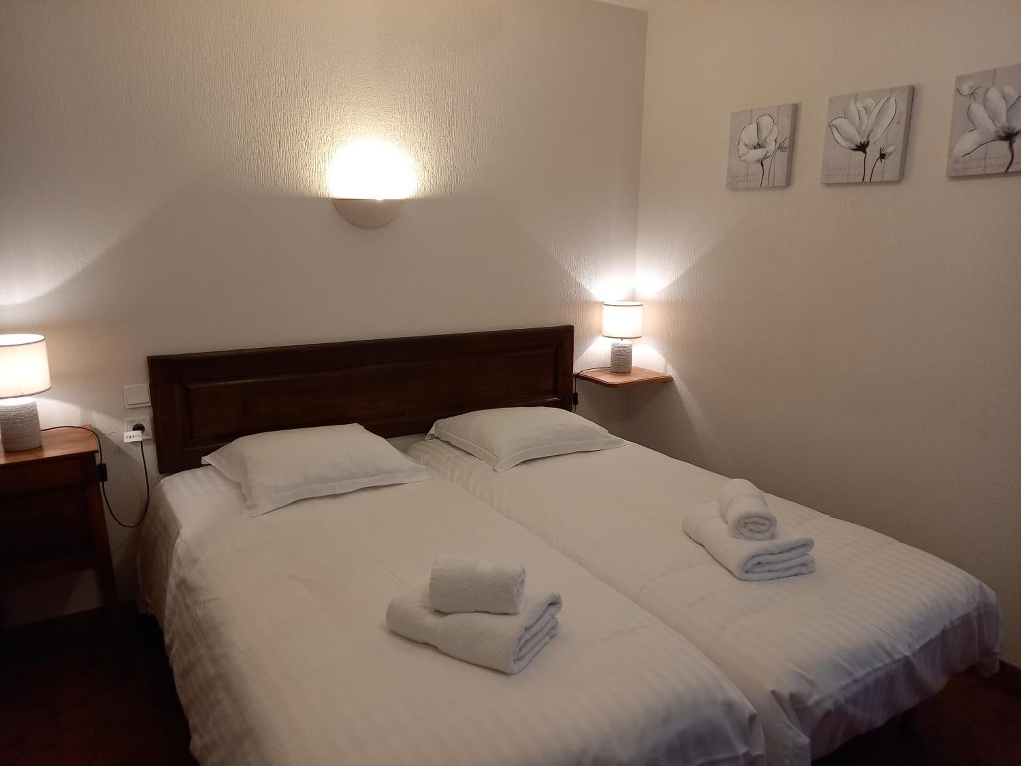 Hotel De La Halle Nolay  エクステリア 写真
