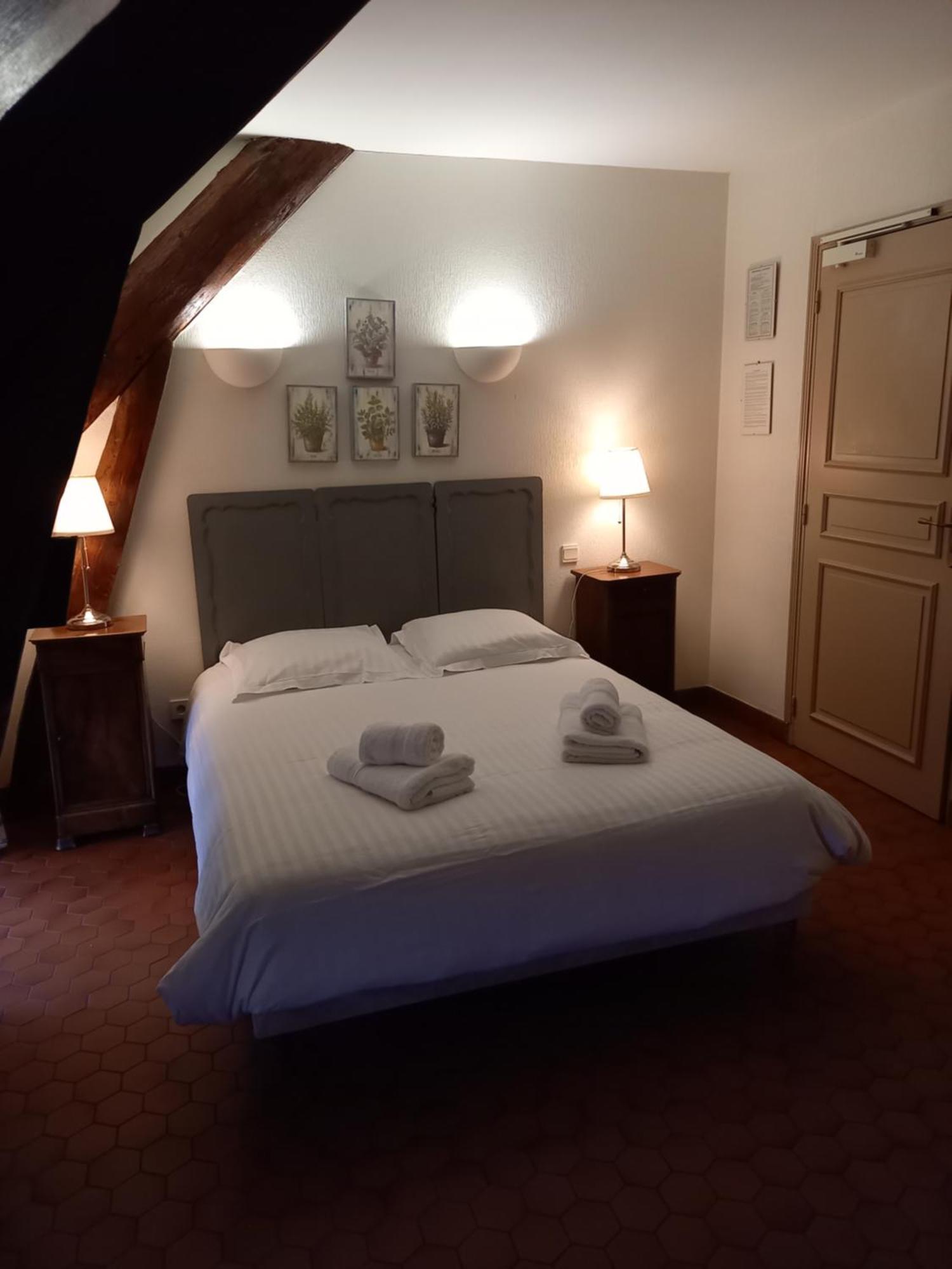 Hotel De La Halle Nolay  エクステリア 写真