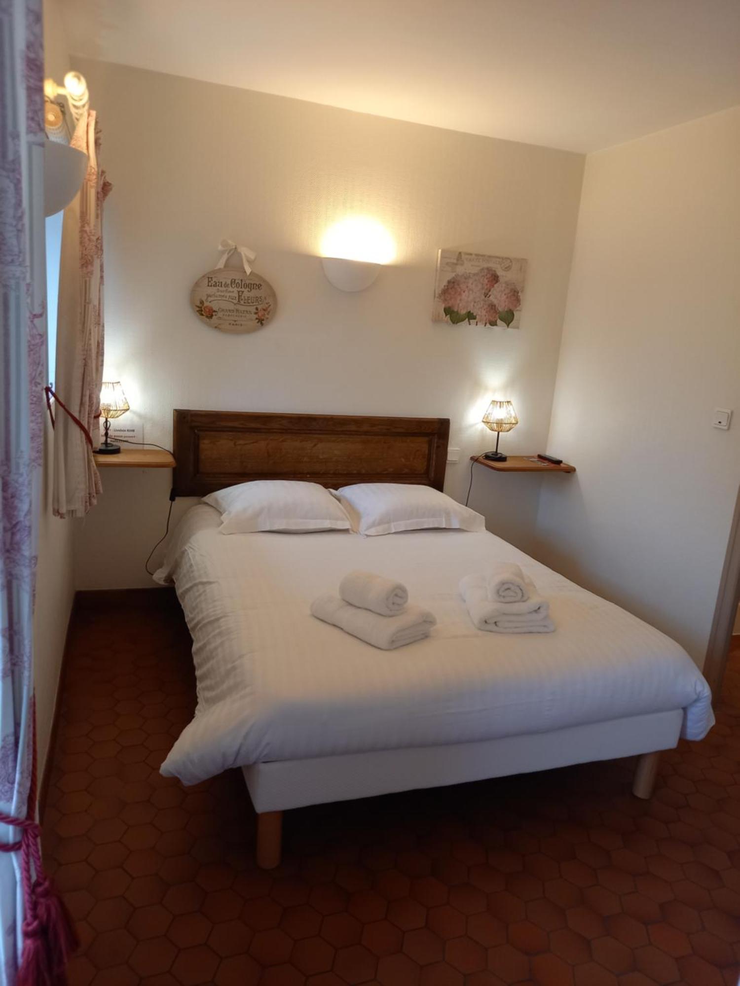 Hotel De La Halle Nolay  エクステリア 写真