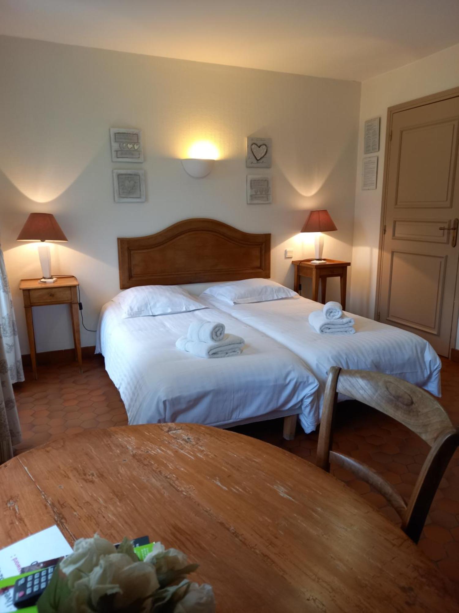 Hotel De La Halle Nolay  エクステリア 写真