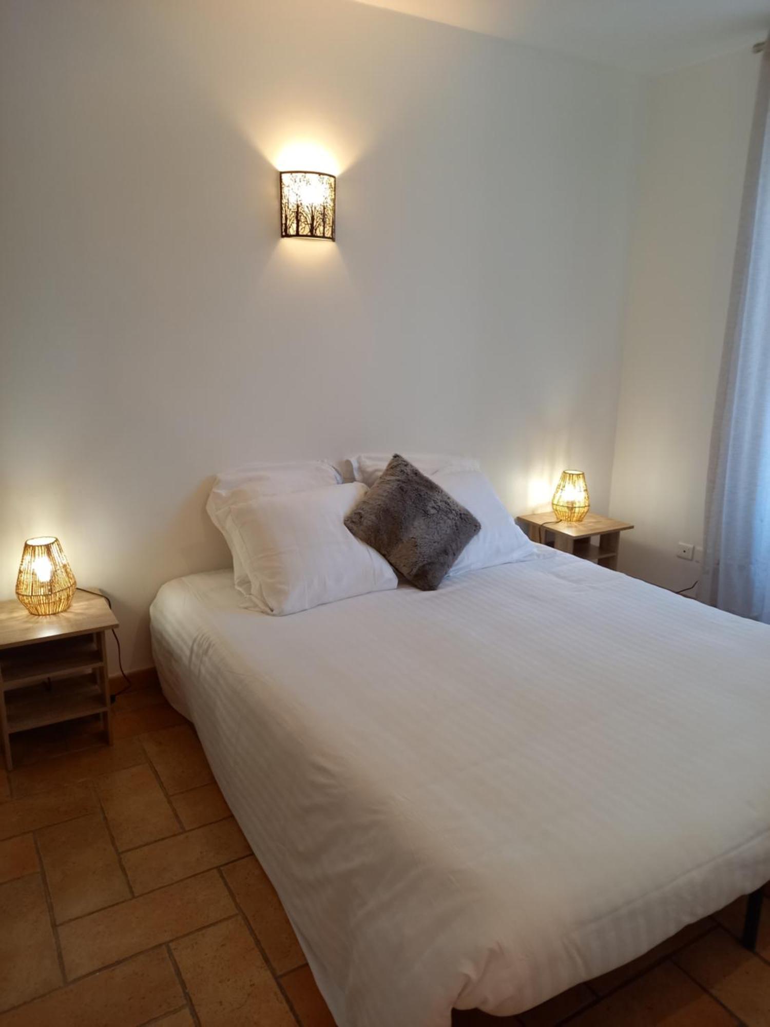 Hotel De La Halle Nolay  エクステリア 写真