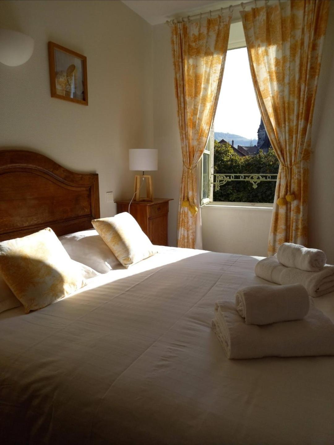 Hotel De La Halle Nolay  エクステリア 写真