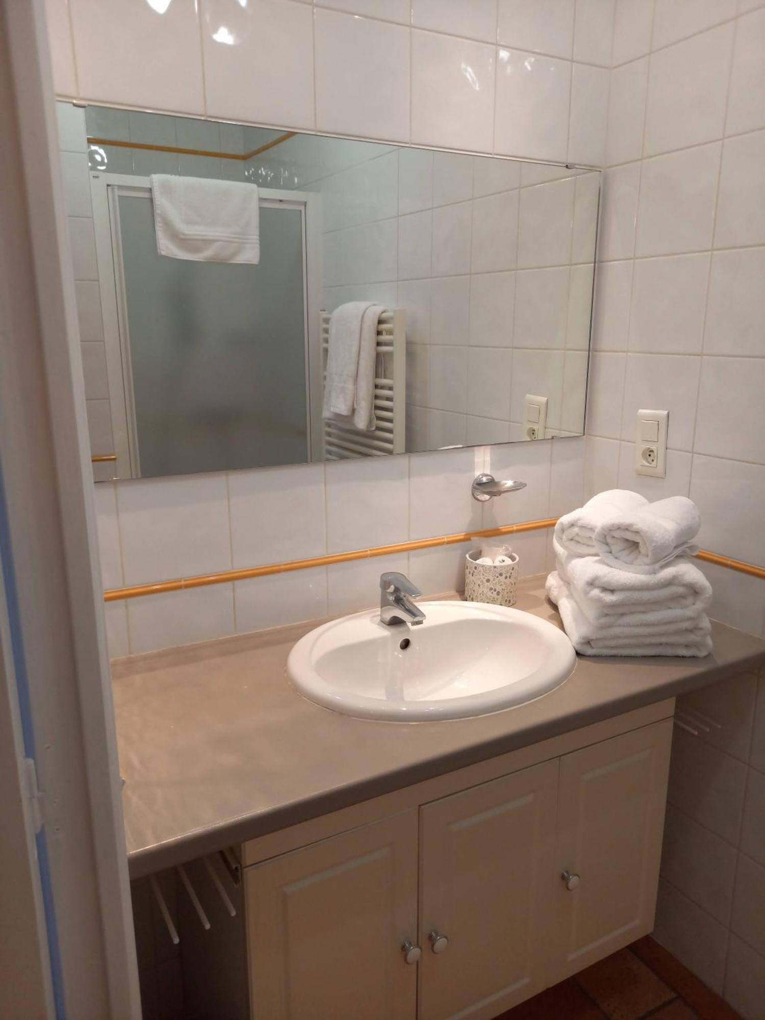 Hotel De La Halle Nolay  エクステリア 写真