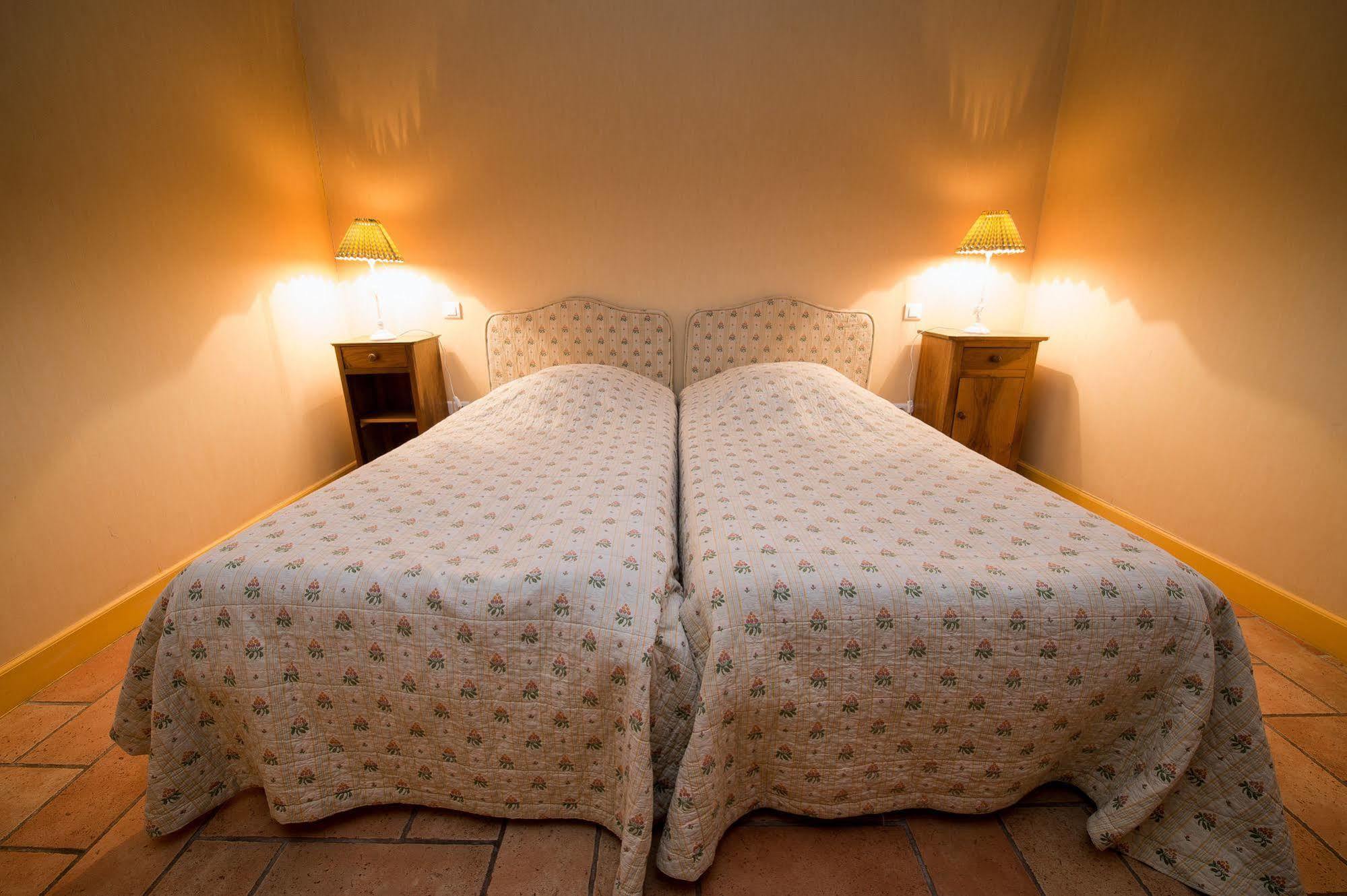 Hotel De La Halle Nolay  エクステリア 写真