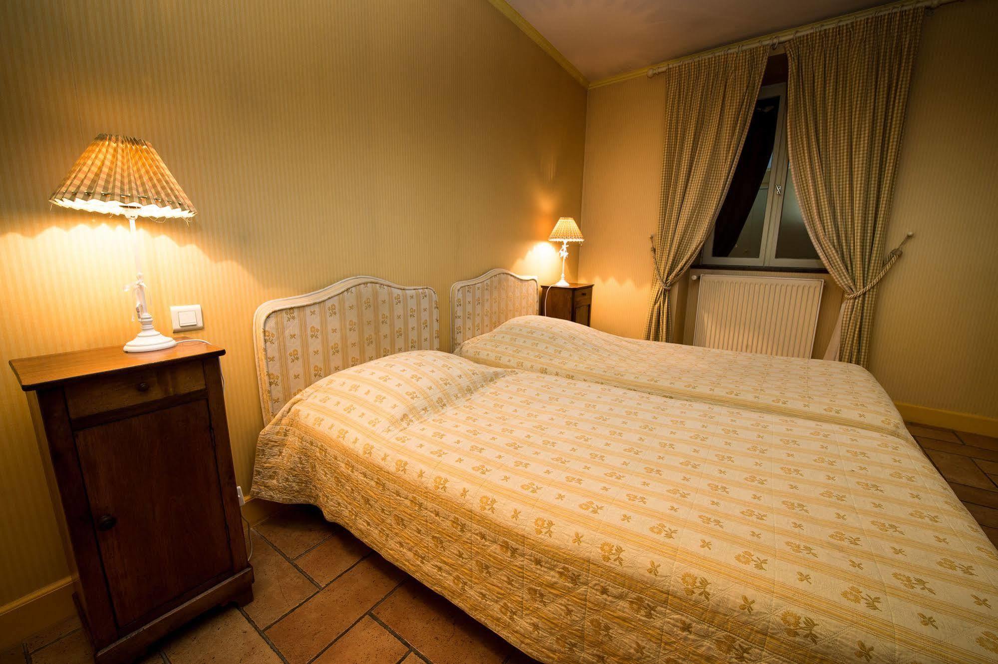 Hotel De La Halle Nolay  エクステリア 写真