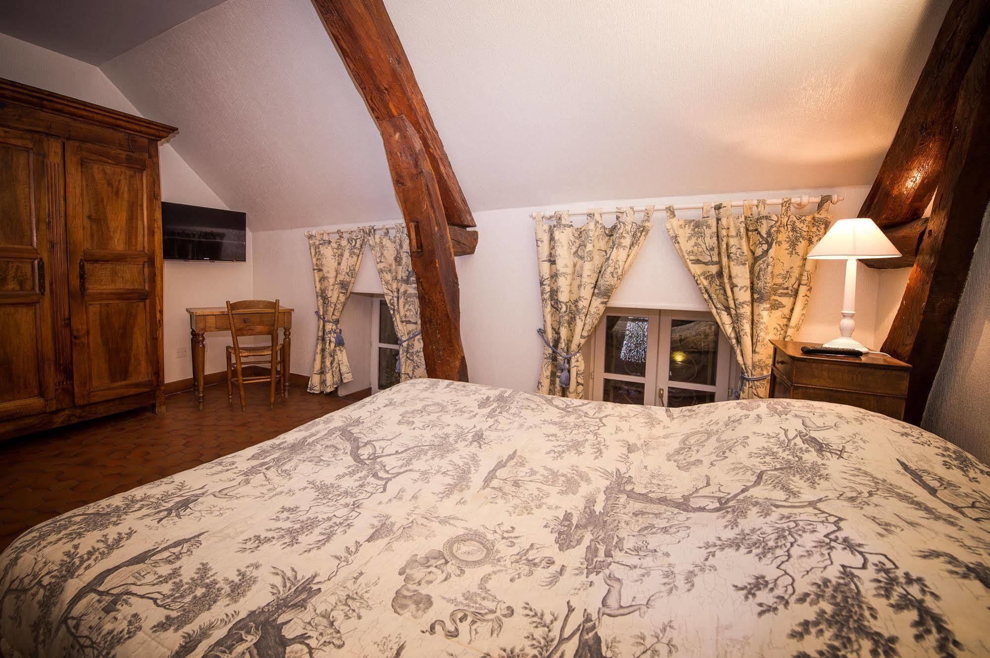 Hotel De La Halle Nolay  エクステリア 写真