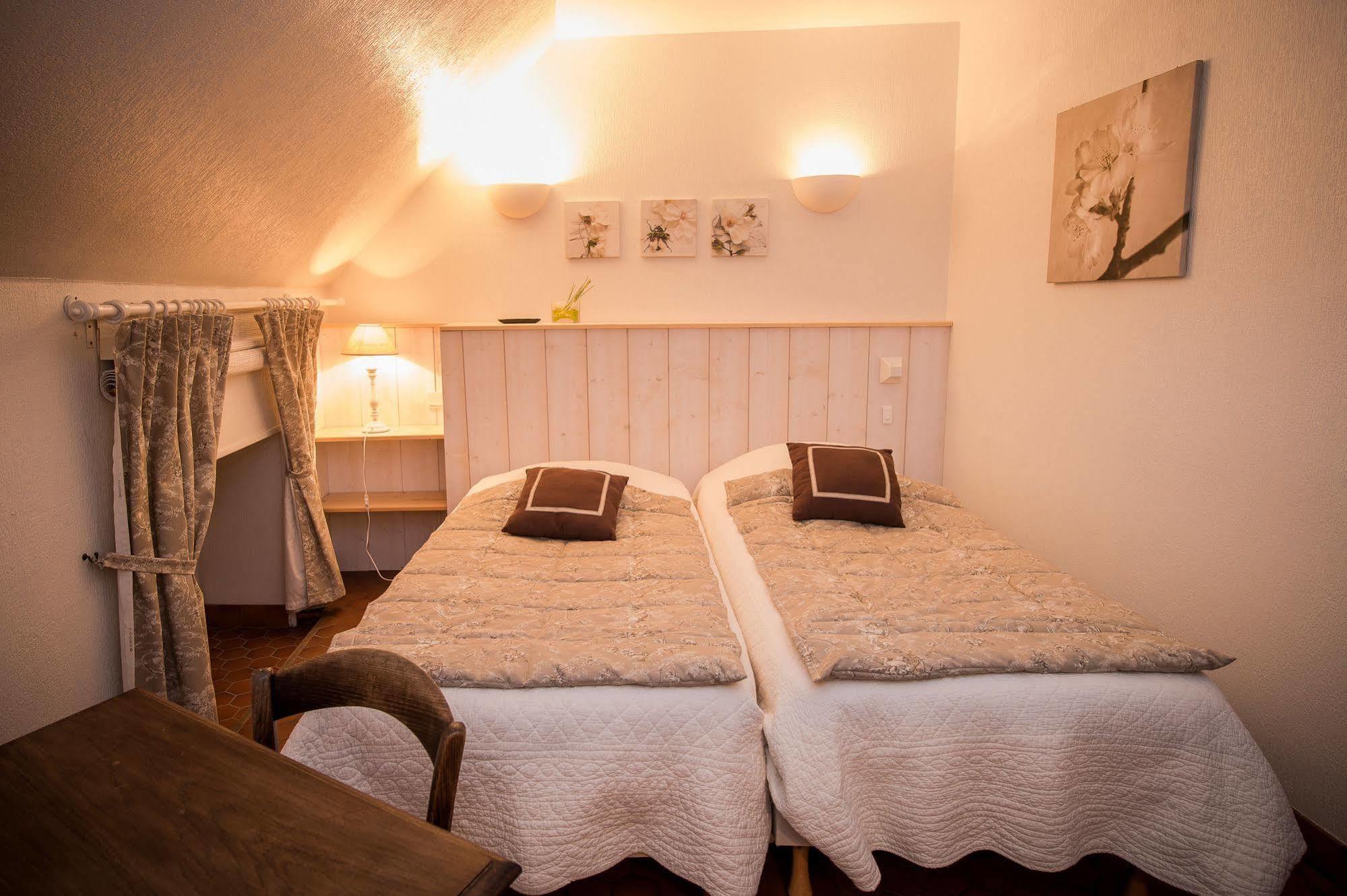 Hotel De La Halle Nolay  エクステリア 写真