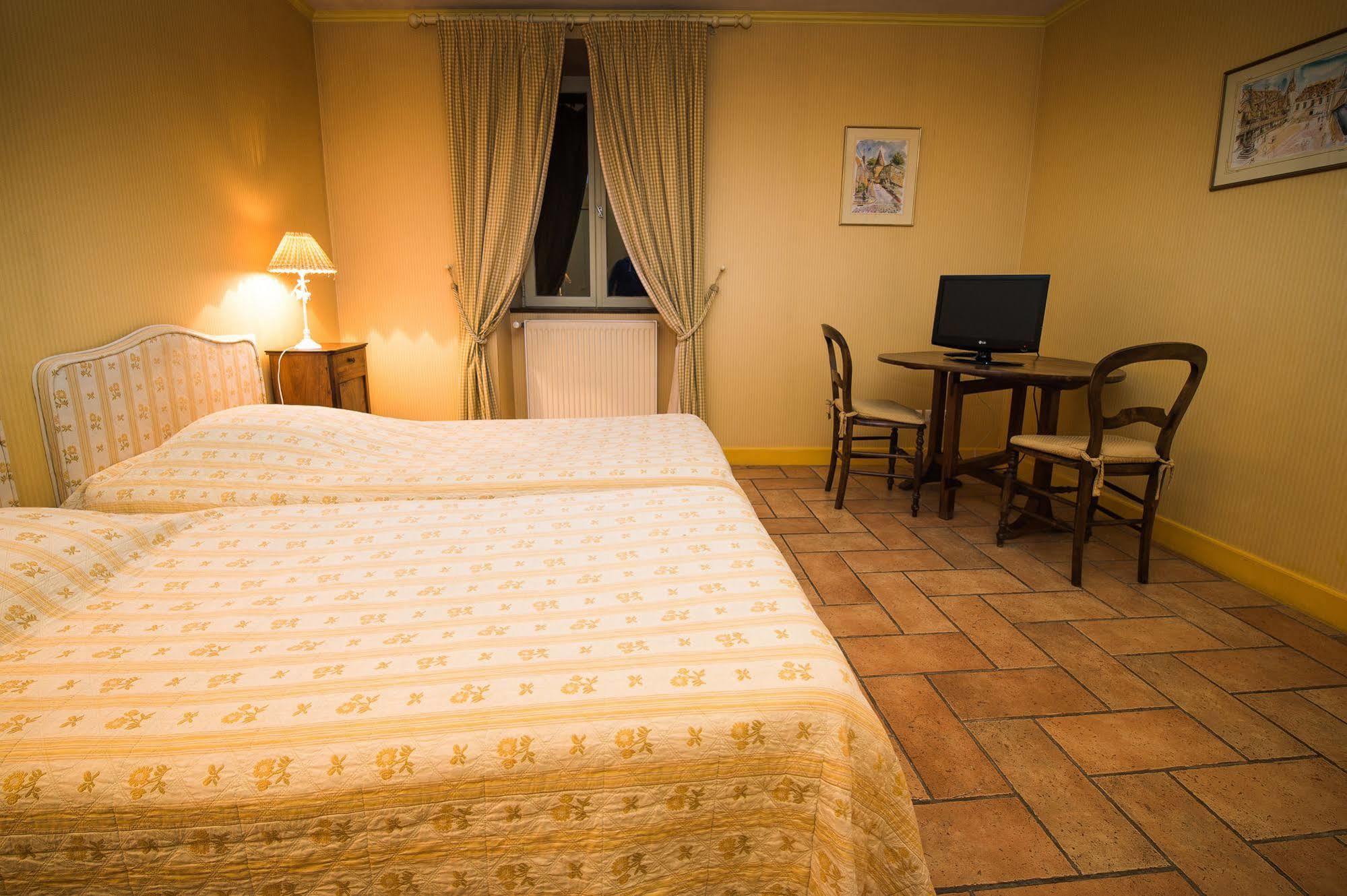 Hotel De La Halle Nolay  エクステリア 写真