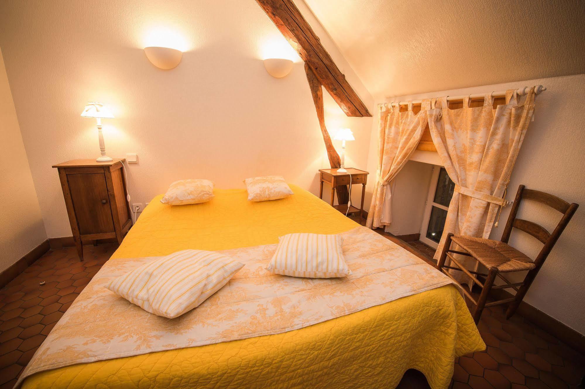 Hotel De La Halle Nolay  エクステリア 写真