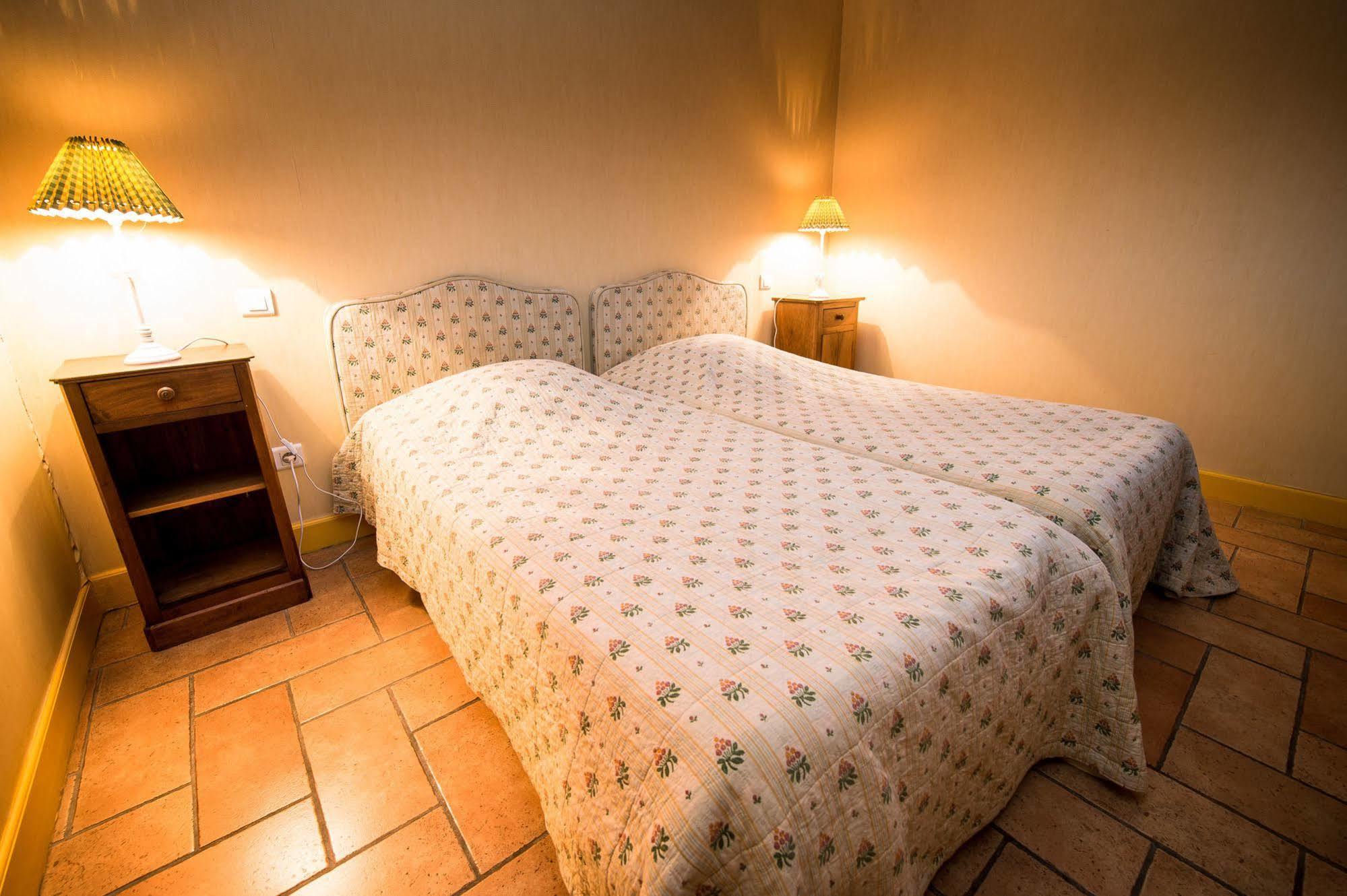Hotel De La Halle Nolay  エクステリア 写真