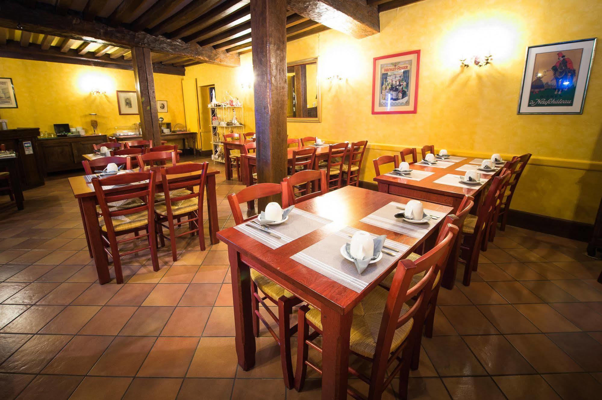 Hotel De La Halle Nolay  エクステリア 写真